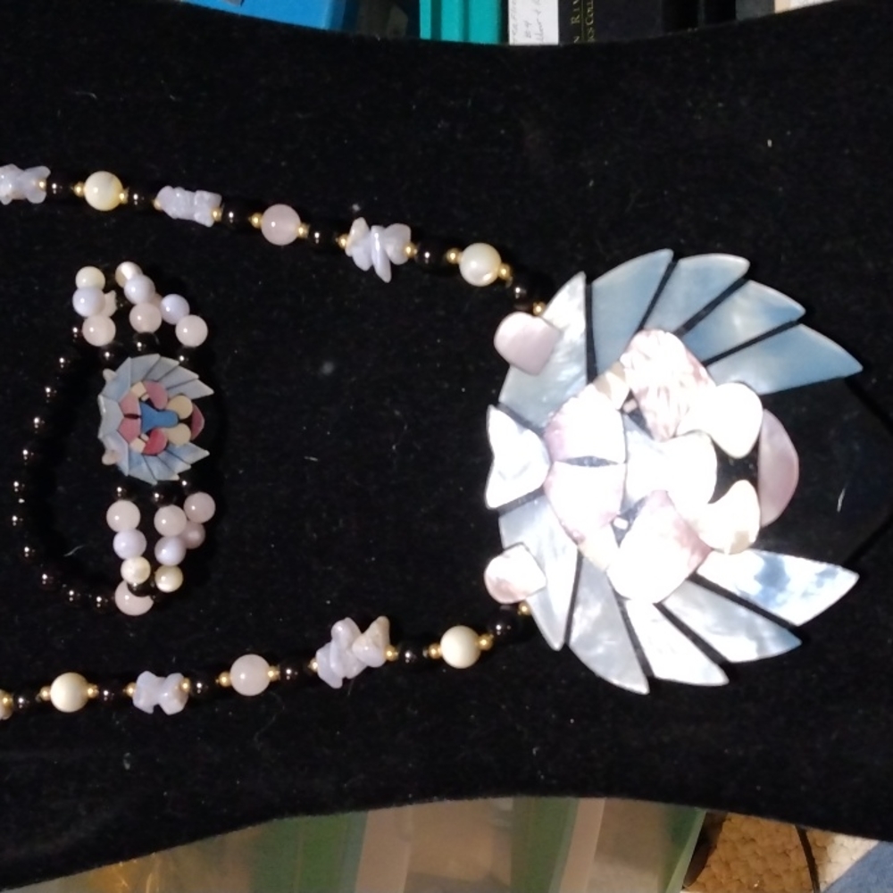 1970's Lee Sands Mother of Pearl Lion Head Set